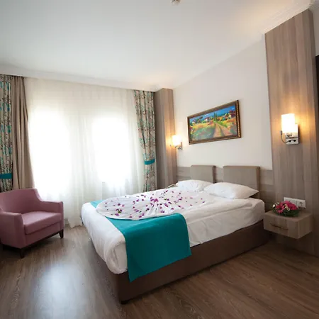 Resort Crystal Aura &