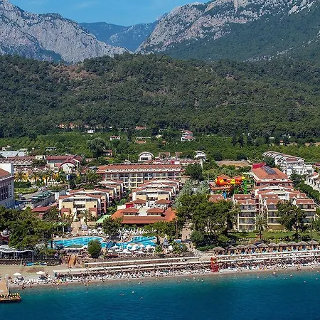 Курортный комплекс Crystal Aura Aqua Collection